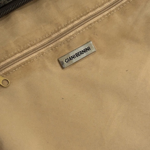 EUC Giani Bernini Block Signature Crossbody - Picture 9 of 16